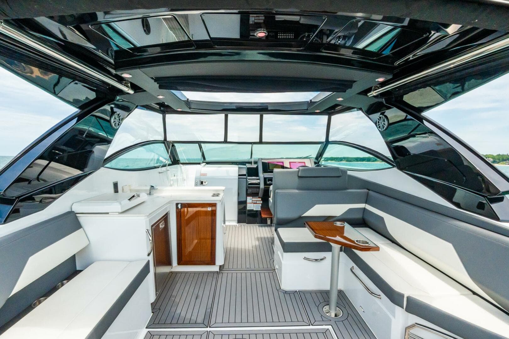 2021 Cruisers Yachts 