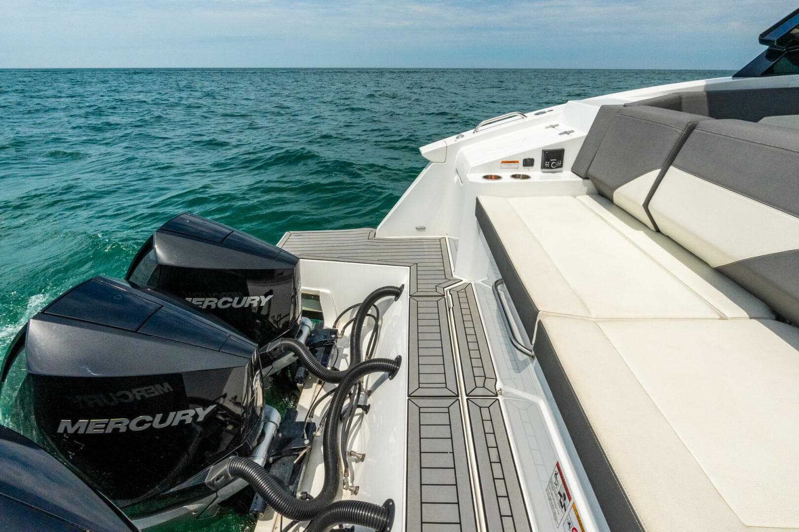 2021 Cruisers Yachts 