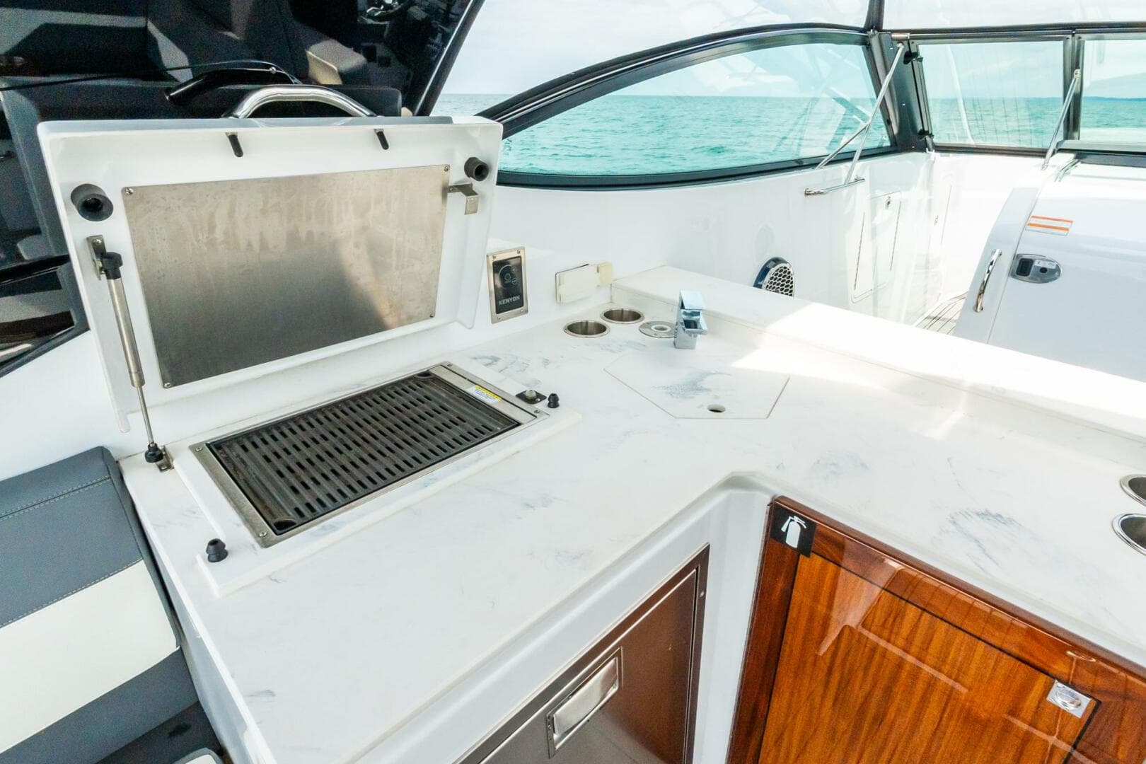 2021 Cruisers Yachts 