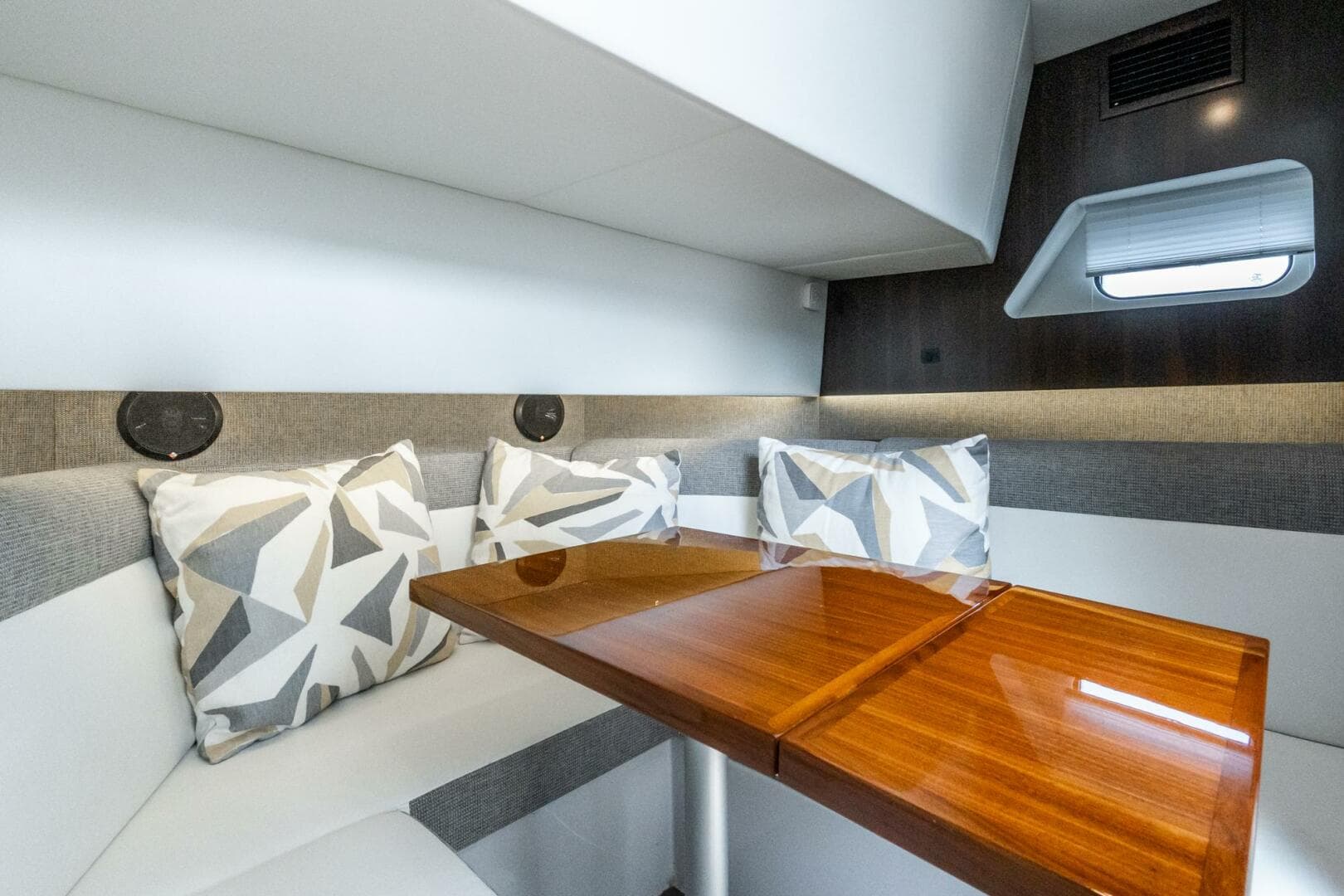 2021 Cruisers Yachts 