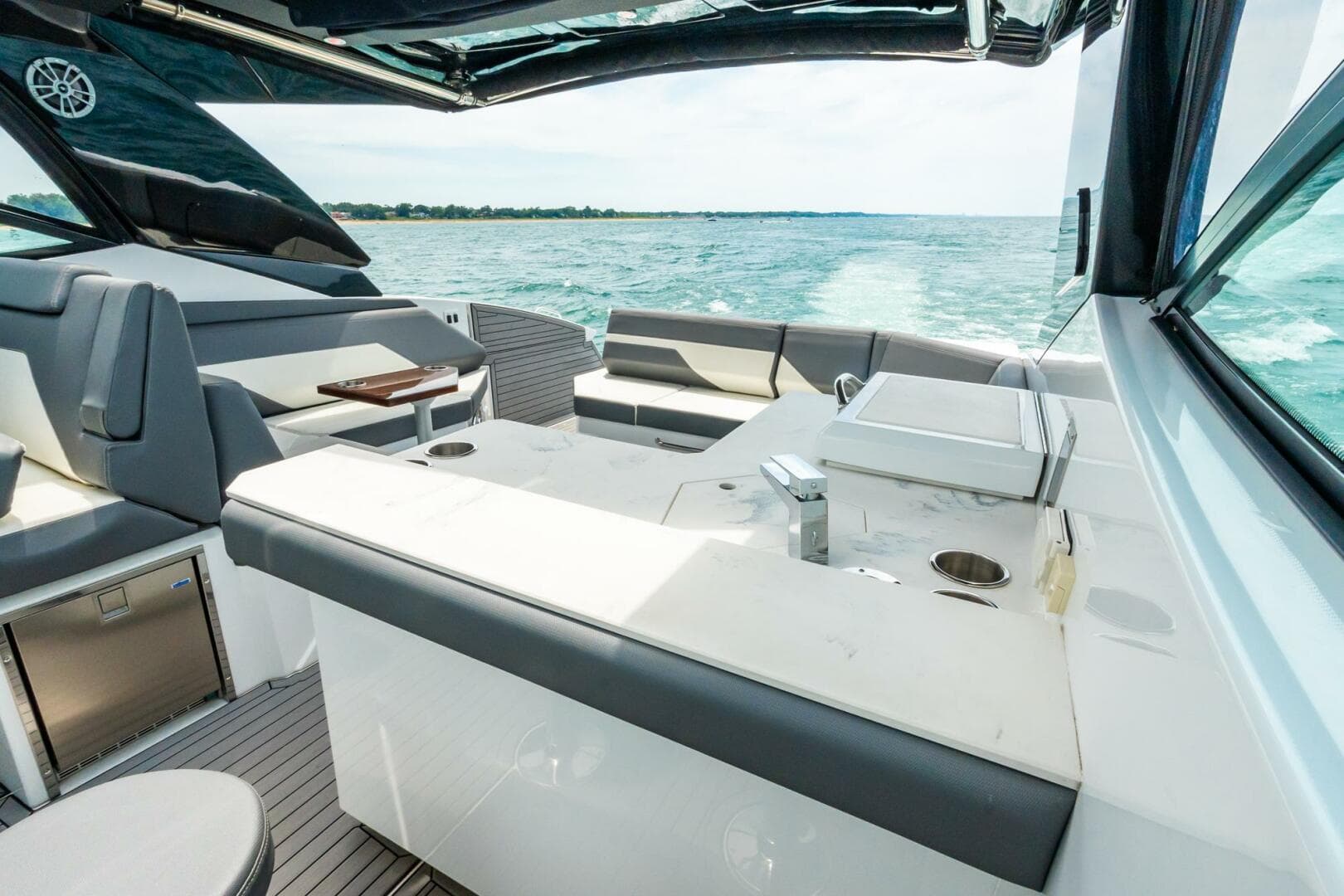 2021 Cruisers Yachts 