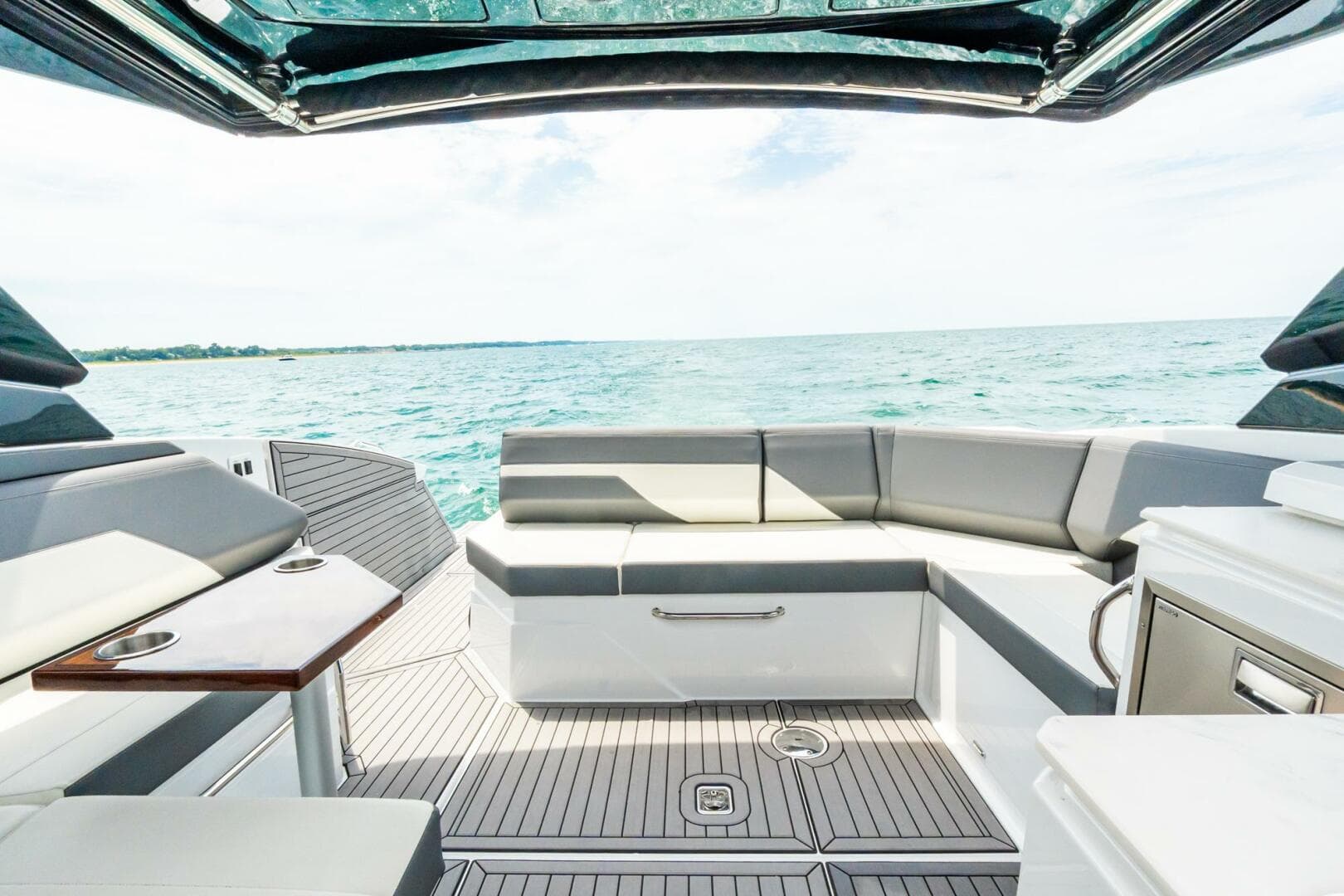 2021 Cruisers Yachts 