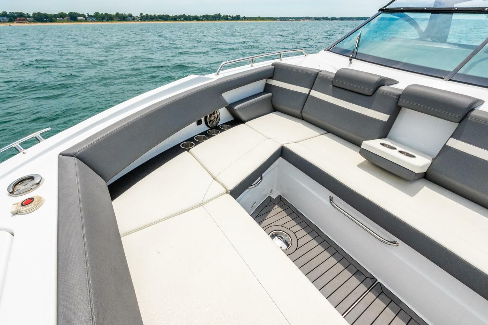 2021 Cruisers Yachts 