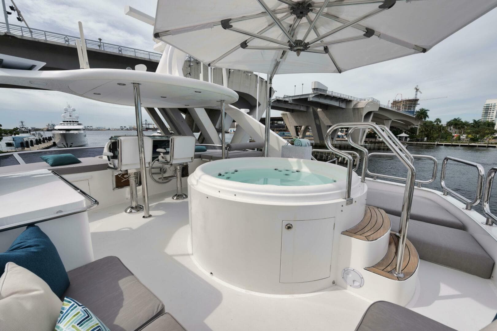 SUN DECK HOT TUB 