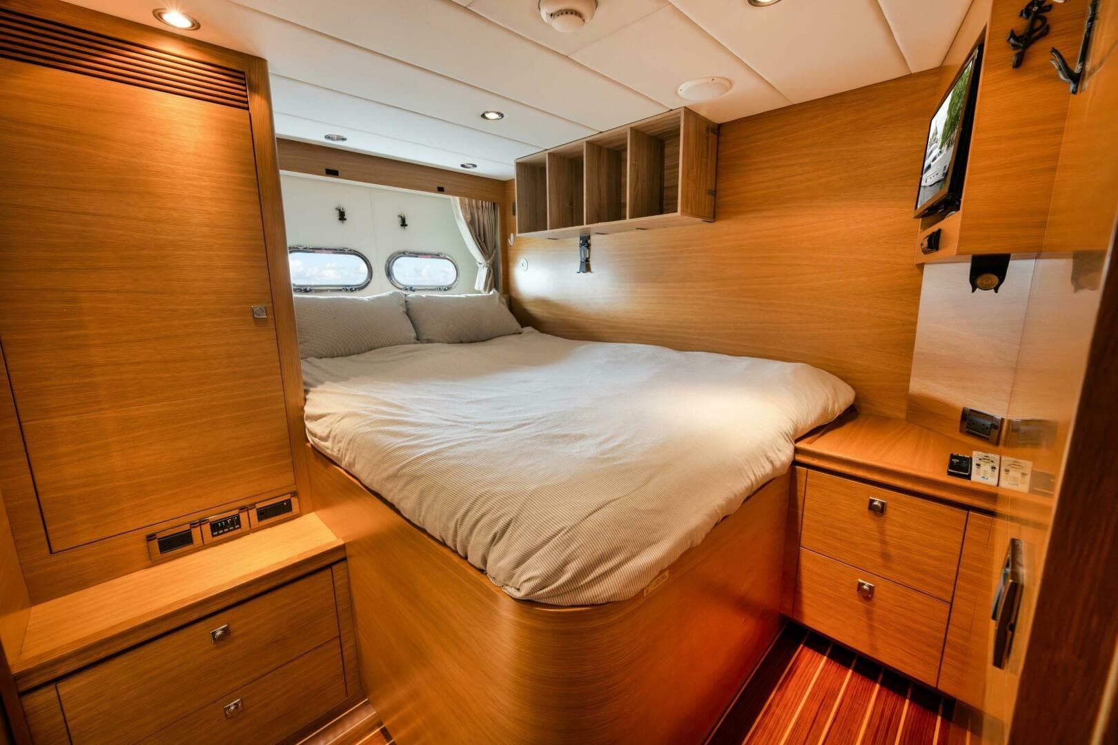 CAPTAIN'S CABIN