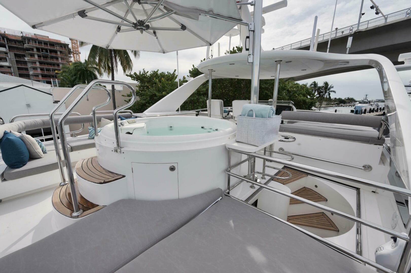 SUN DECK HOT TUB 