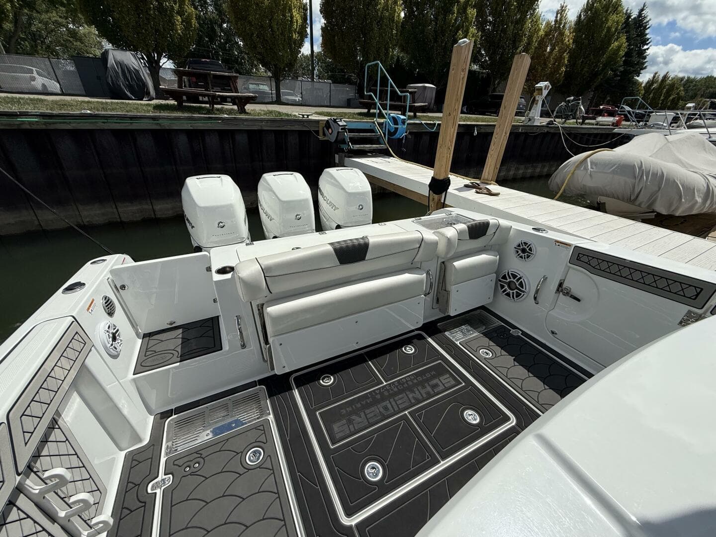 2022 Wellcraft 352 Fisherman