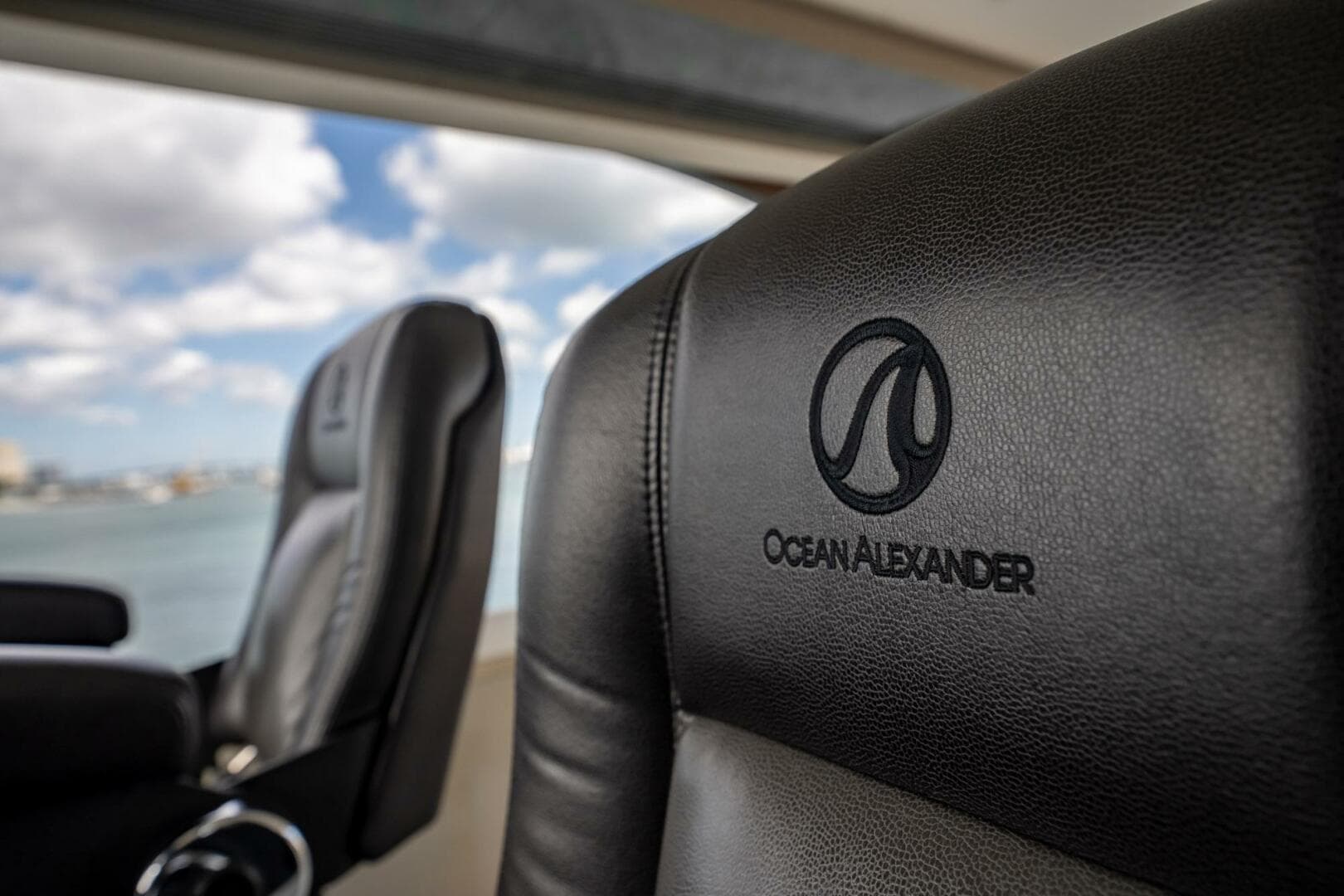 2021 Ocean Alexander 27 Explorer