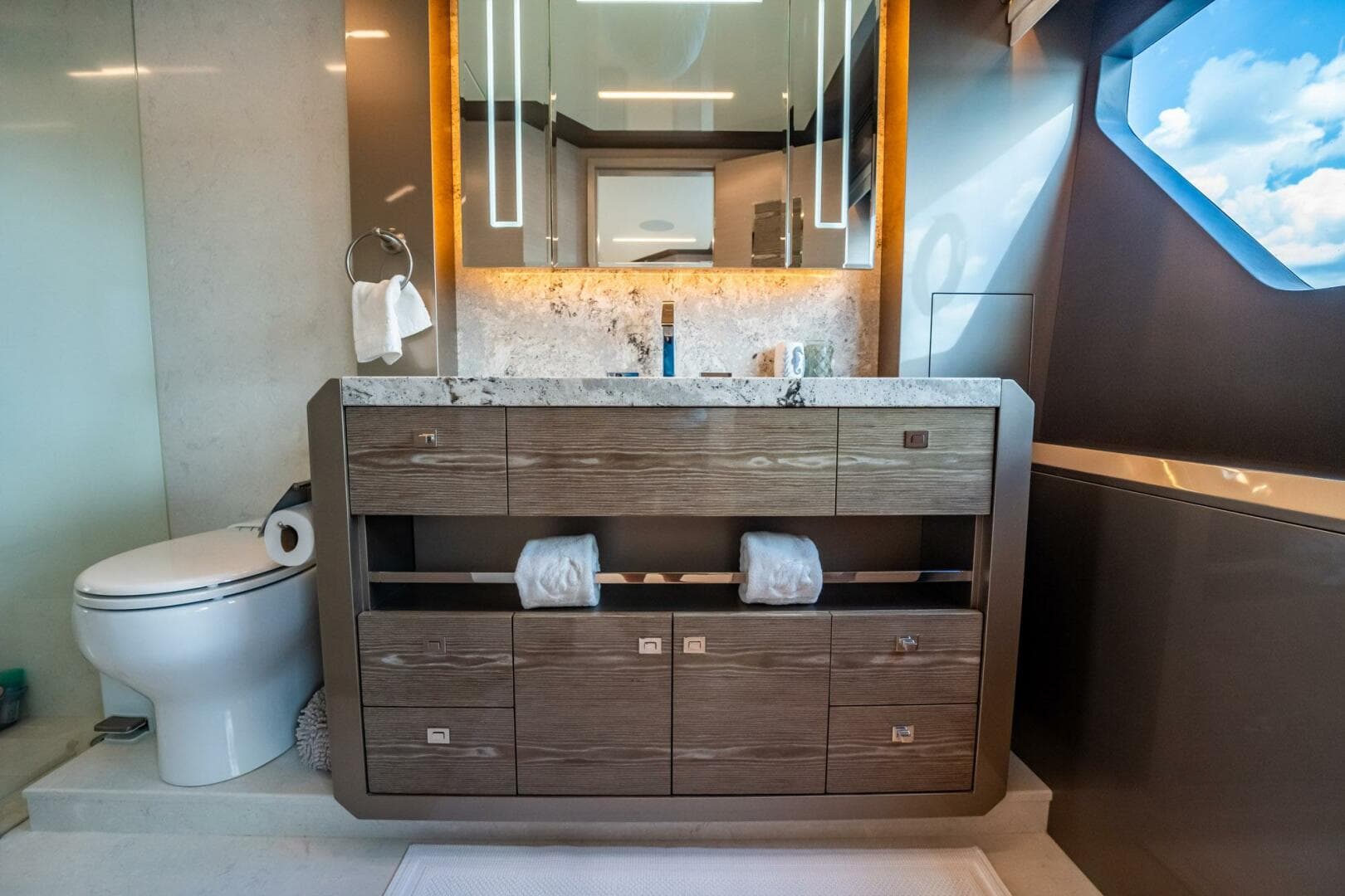 2021 Ocean Alexander 27 Explorer