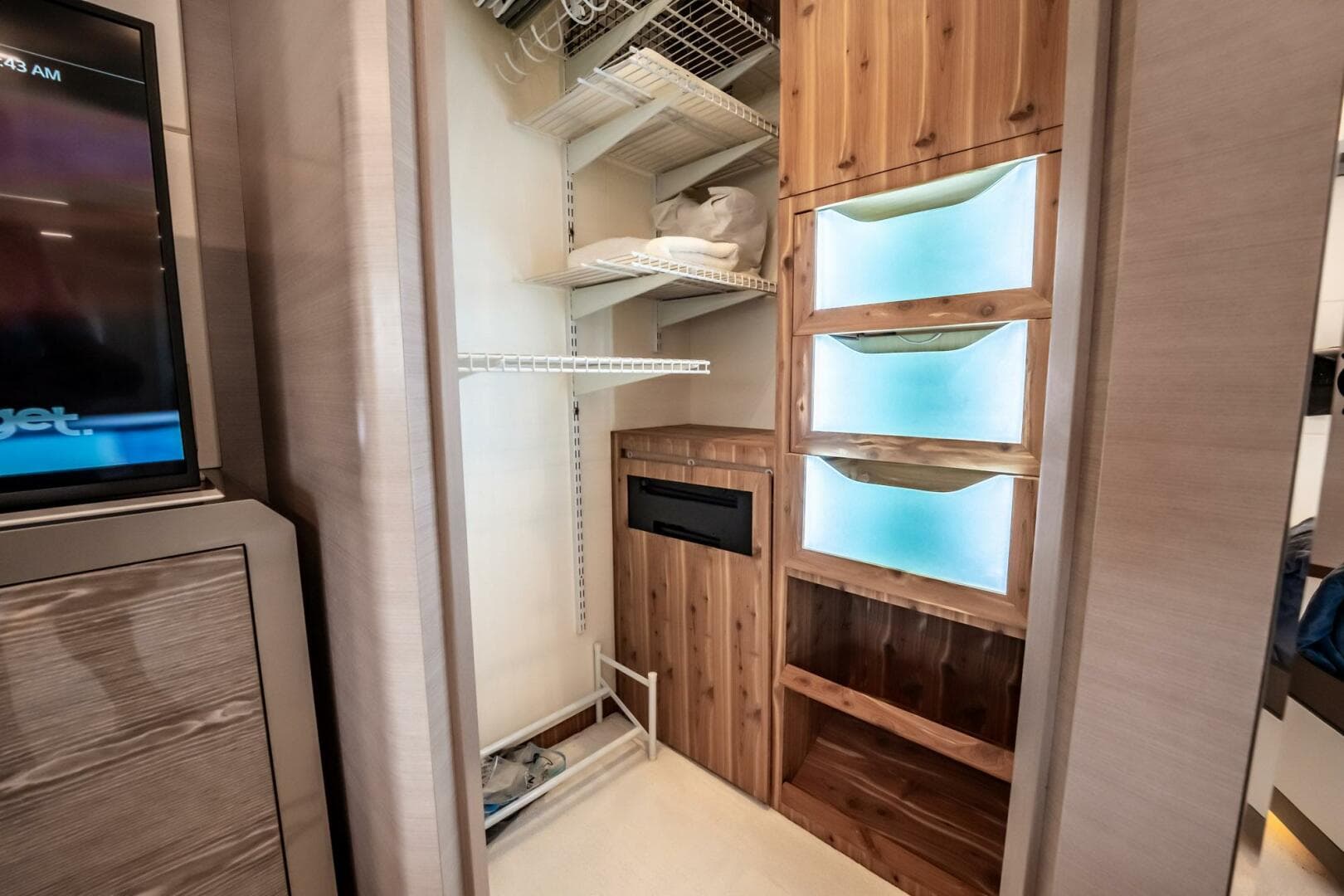 2021 Ocean Alexander 27 Explorer