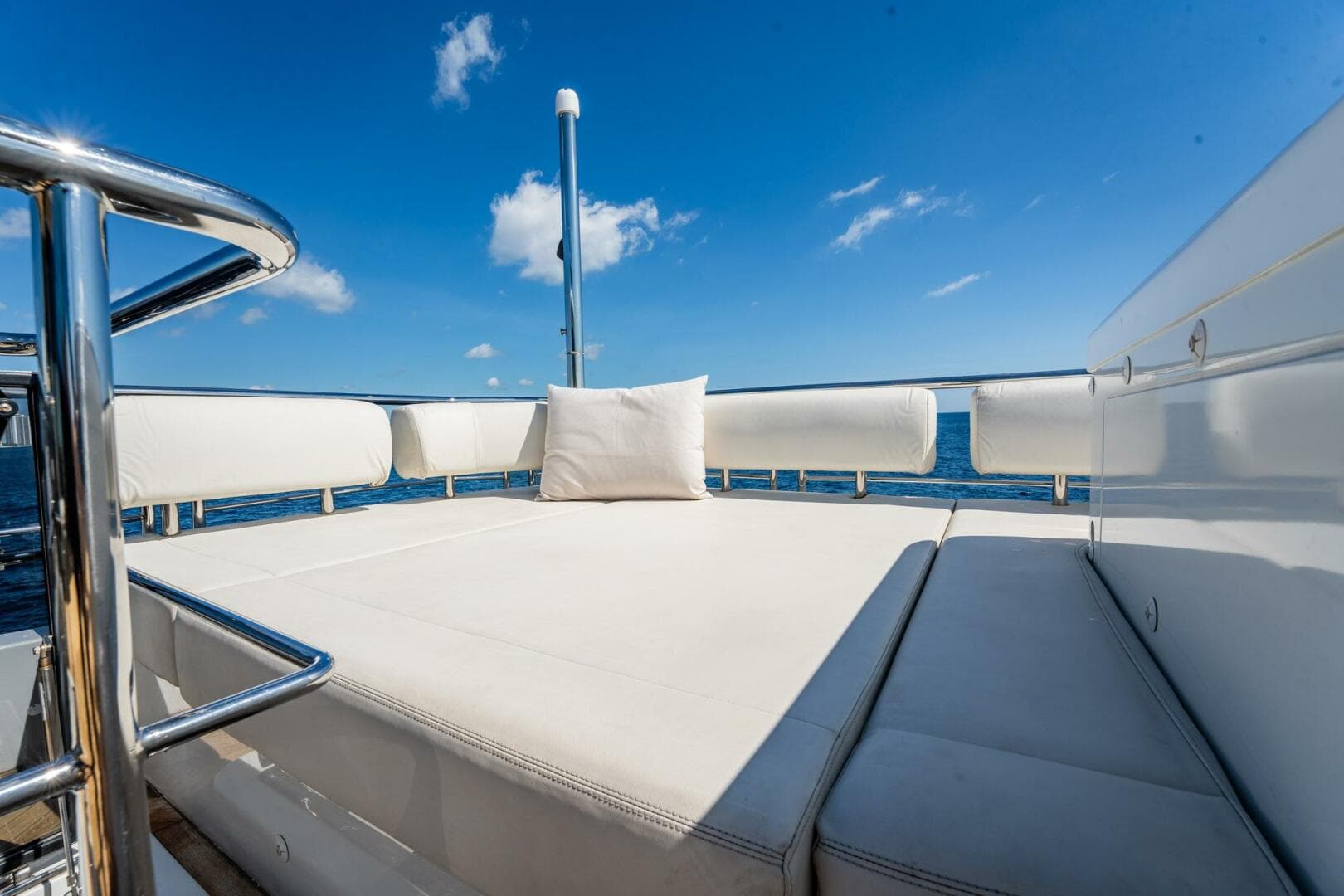 2021 Ocean Alexander 27 Explorer