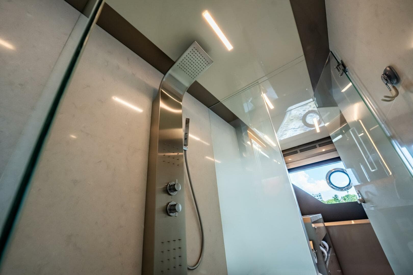 2021 Ocean Alexander 27 Explorer