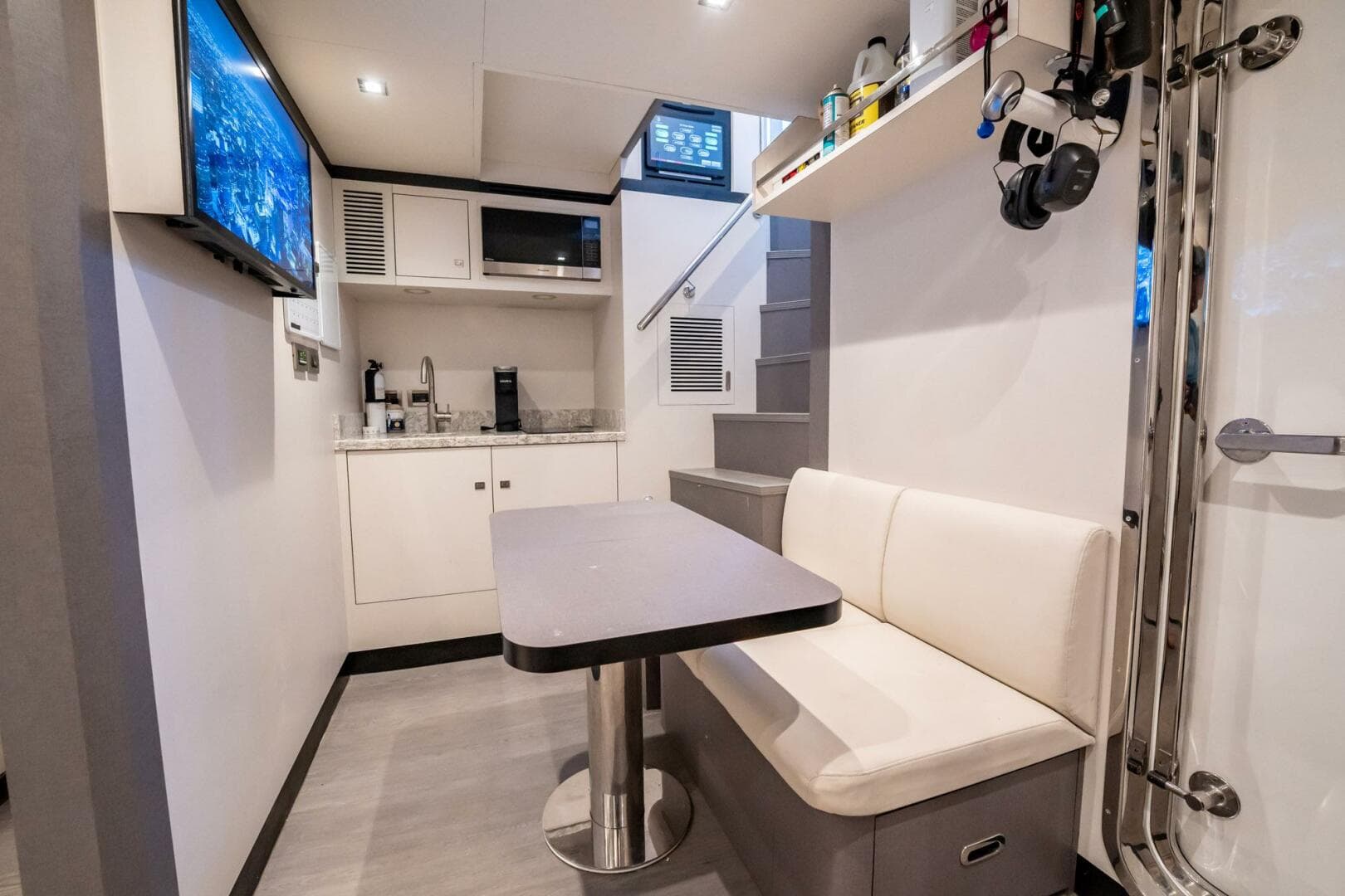 2021 Ocean Alexander 27 Explorer