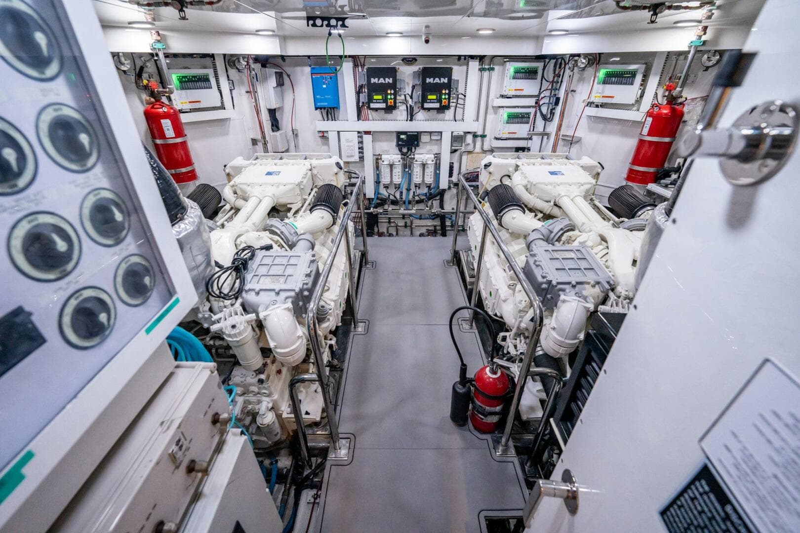 2021 Ocean Alexander 27 Explorer