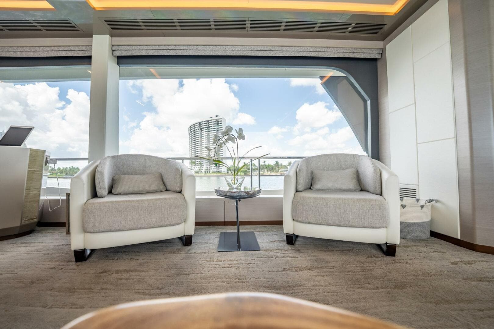 2021 Ocean Alexander 27 Explorer