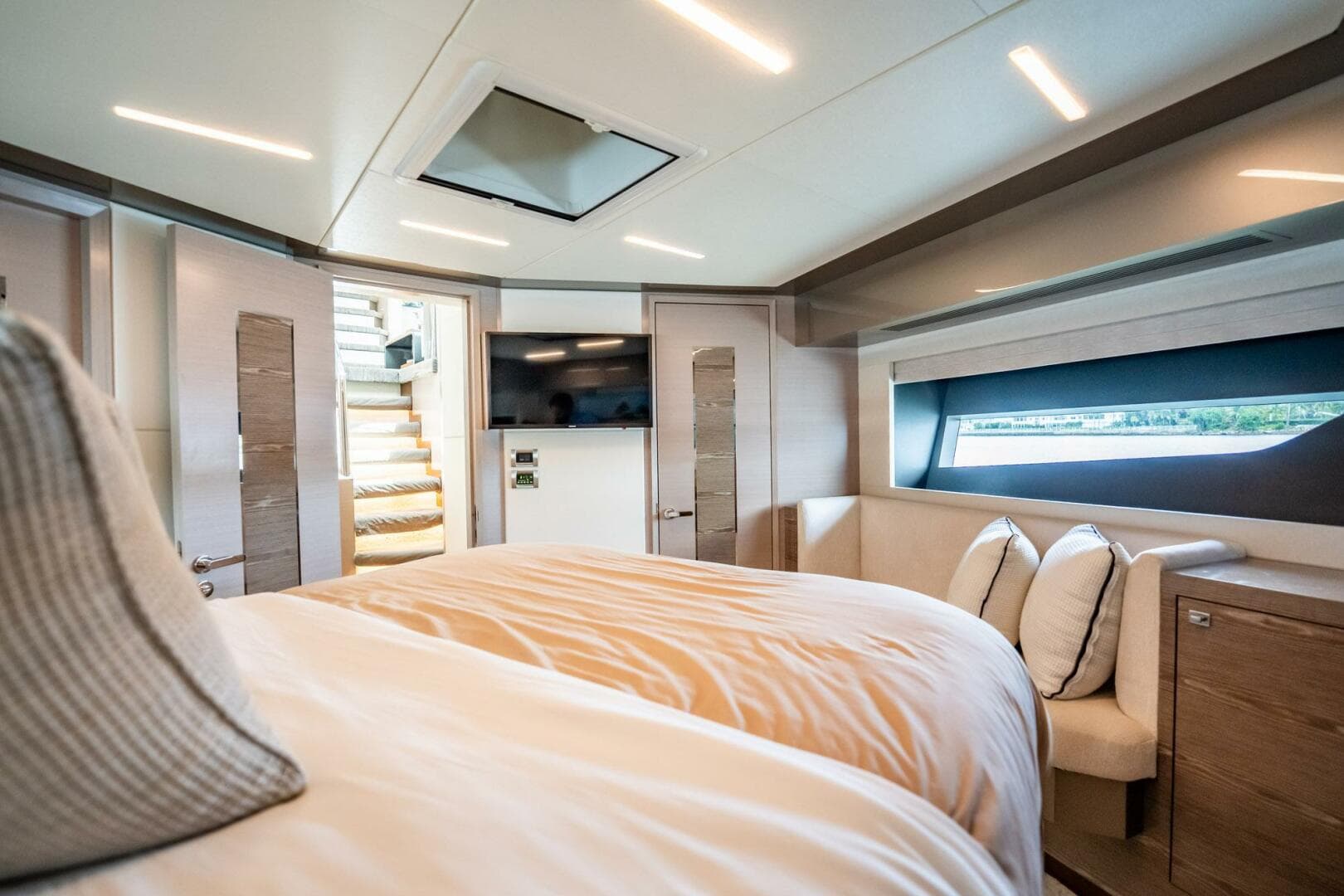 2021 Ocean Alexander 27 Explorer