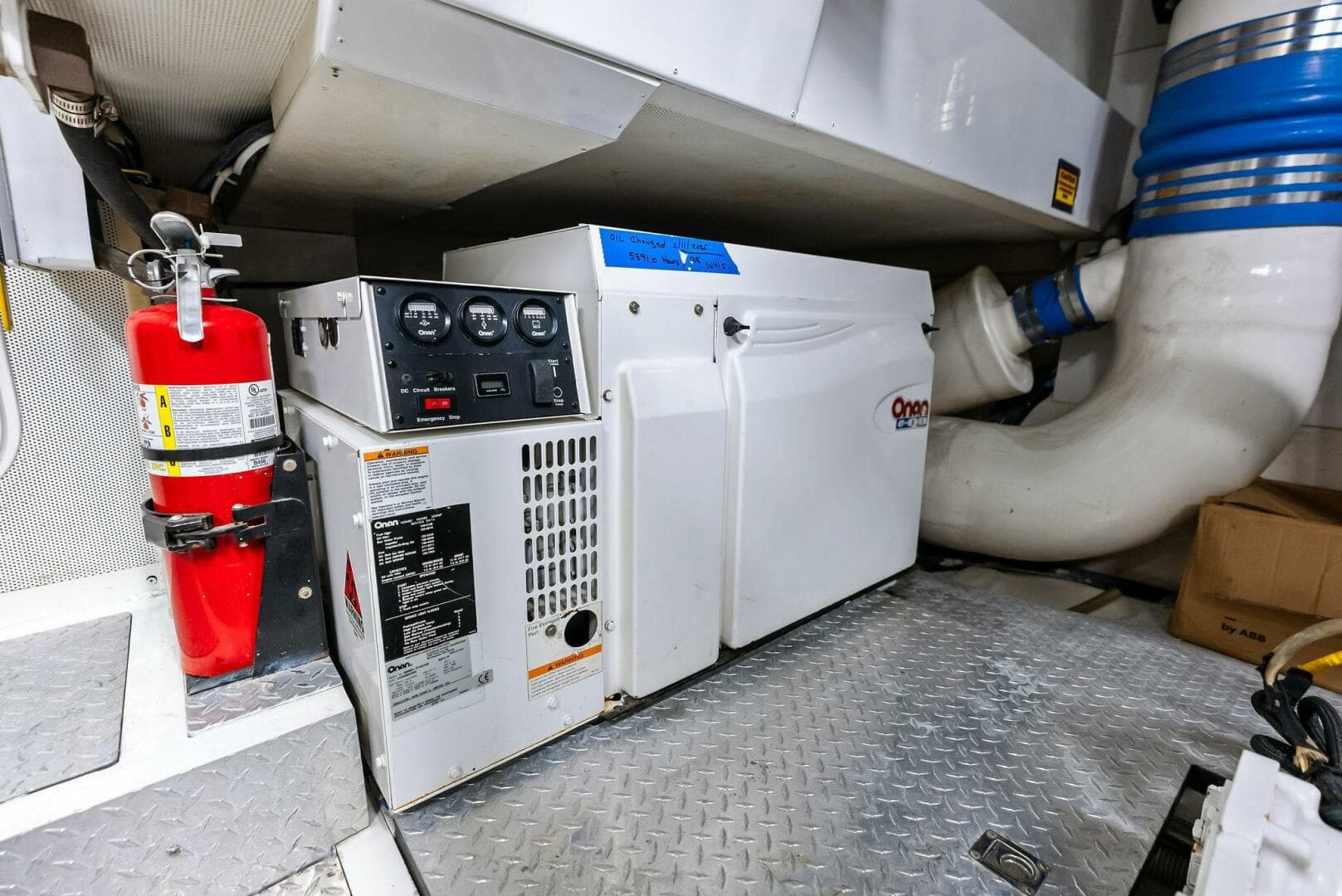 2006 Lazzara Yachts 84 Skylounge