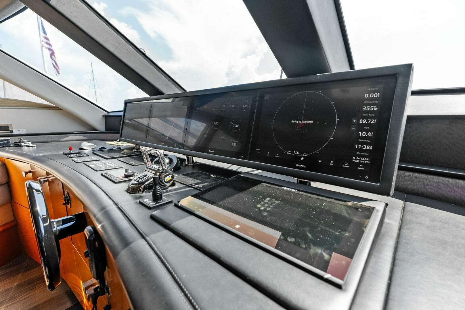 2006 Lazzara Yachts 84 Skylounge