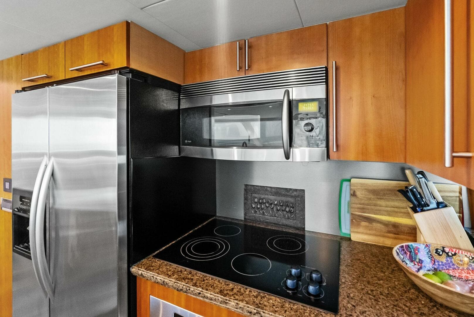 2006 Lazzara Yachts 84 Skylounge