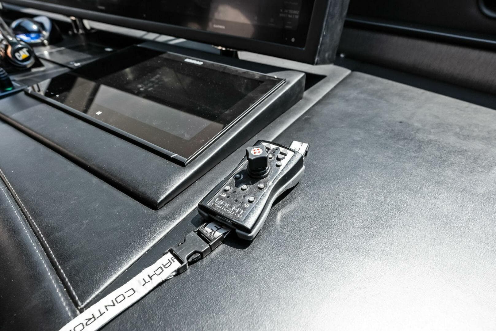 2006 Lazzara Yachts 84 Skylounge