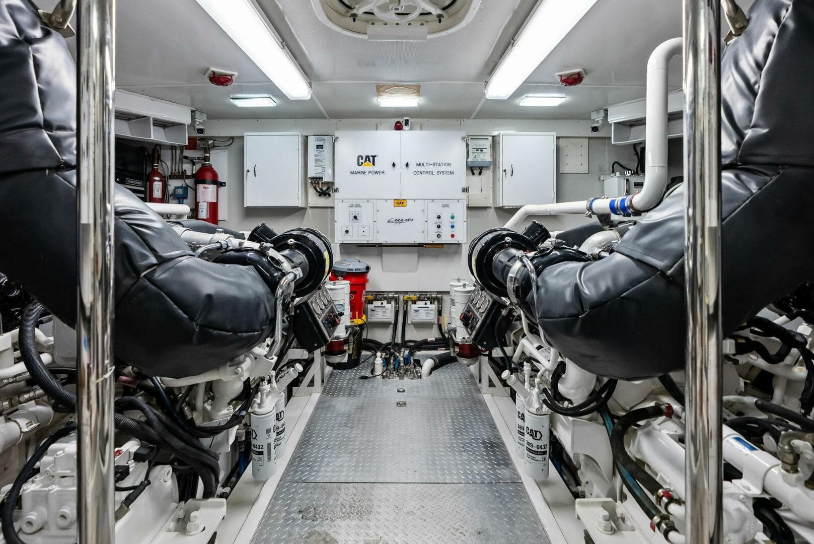 2006 Lazzara Yachts 84 Skylounge