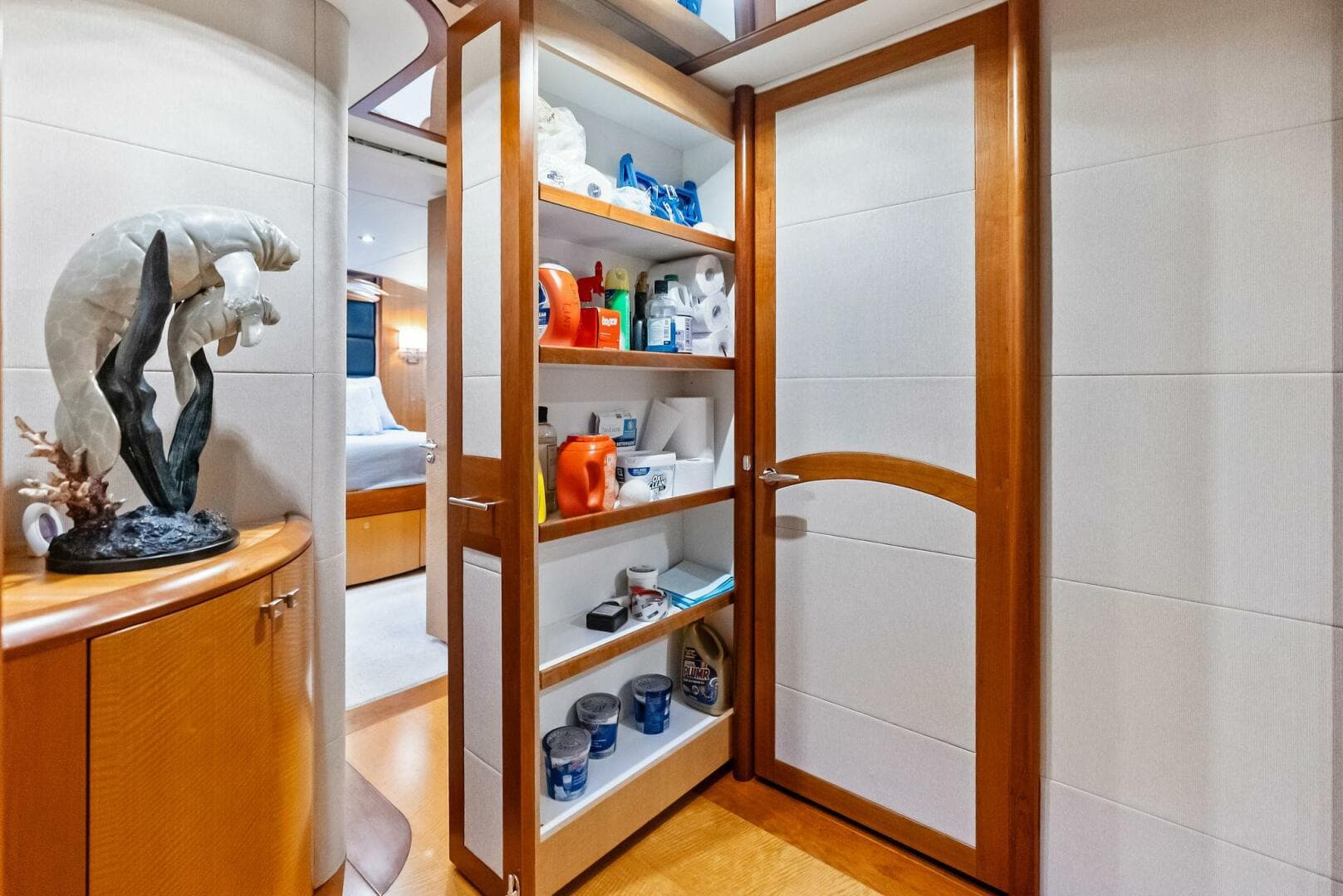 2006 Lazzara Yachts 84 Skylounge