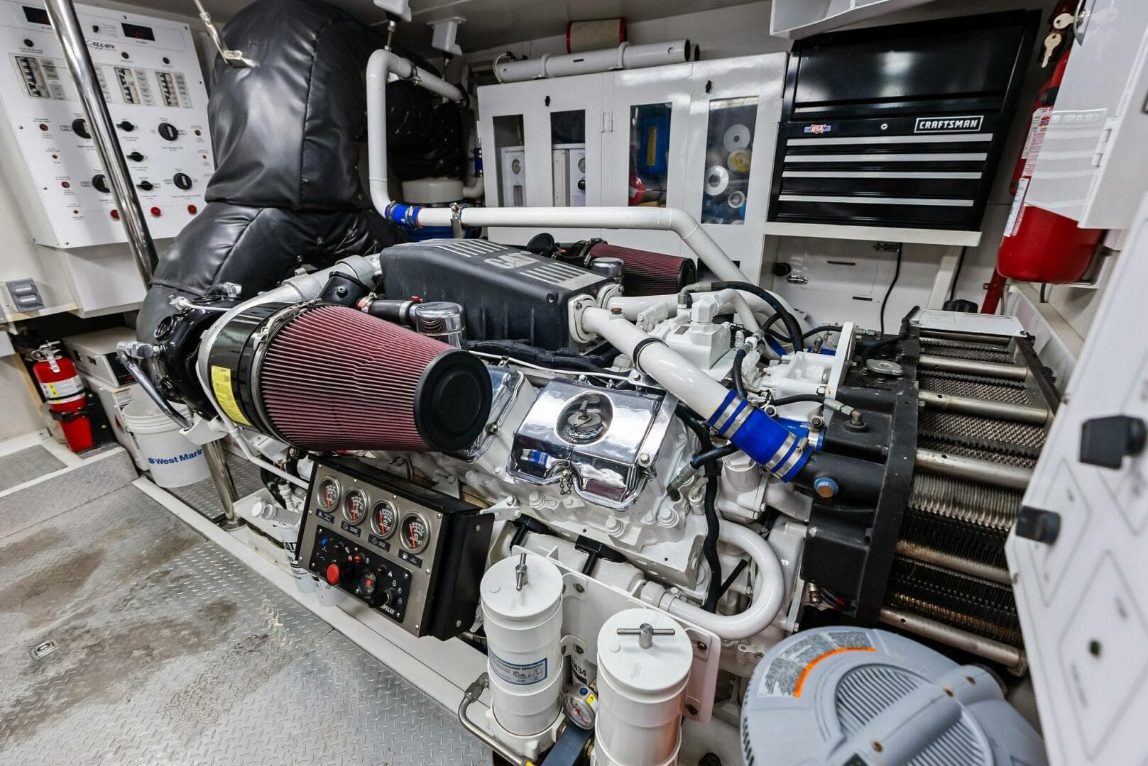 2006 Lazzara Yachts 84 Skylounge