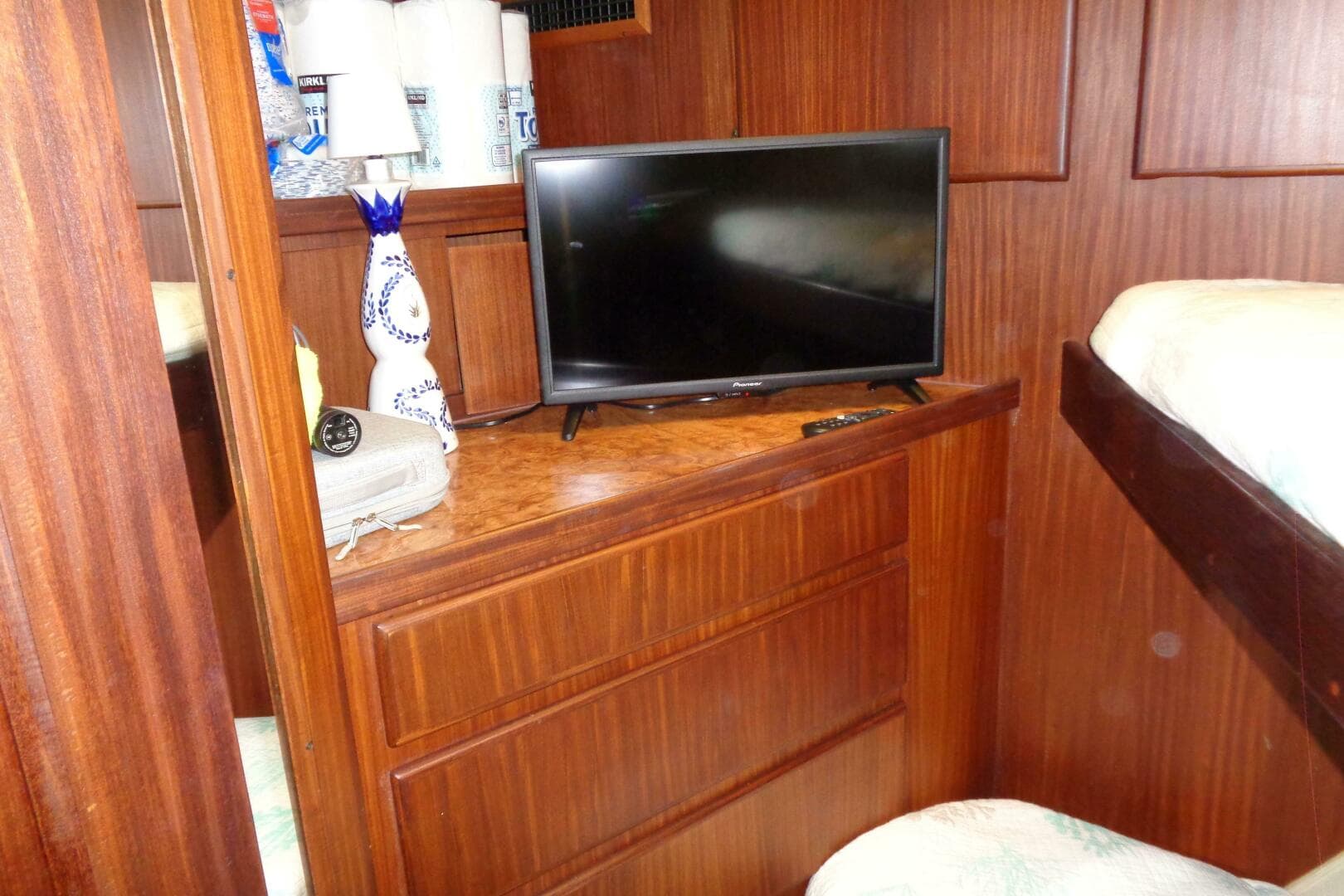 1987 Hatteras 70 Cockpit Motor Yacht