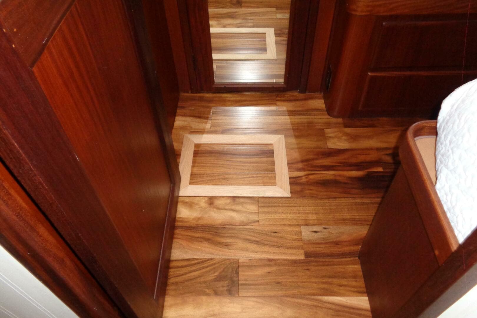 1987 Hatteras 70 Cockpit Motor Yacht