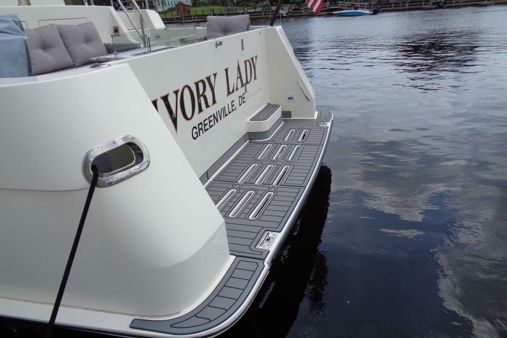 1987 Hatteras 70 Cockpit Motor Yacht