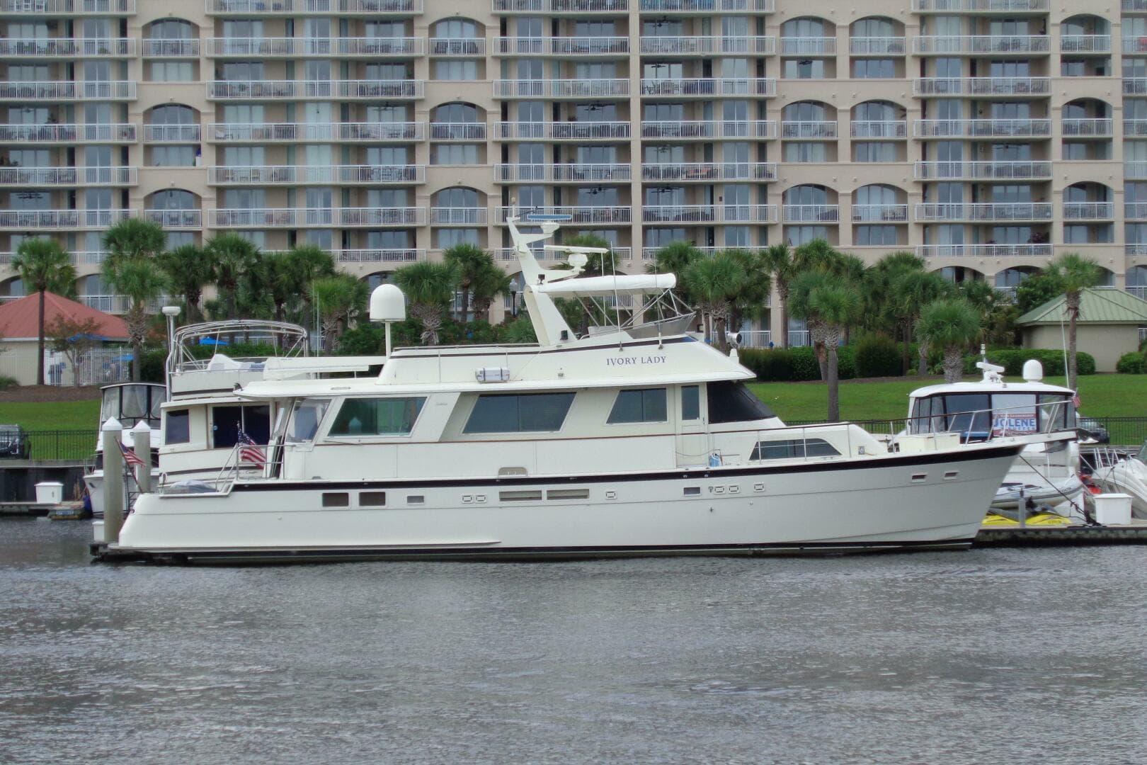 1987 Hatteras 70 Cockpit Motor Yacht