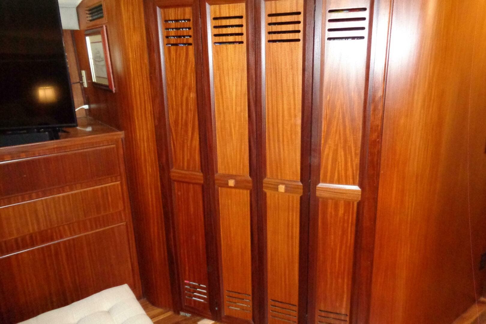 1987 Hatteras 70 Cockpit Motor Yacht