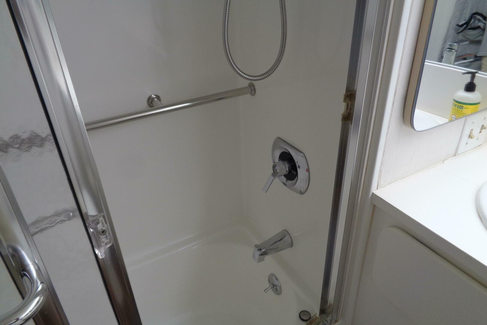 1987 Hatteras 70 Cockpit Motor Yacht