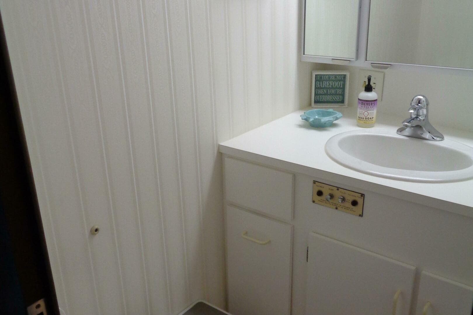 1987 Hatteras 70 Cockpit Motor Yacht