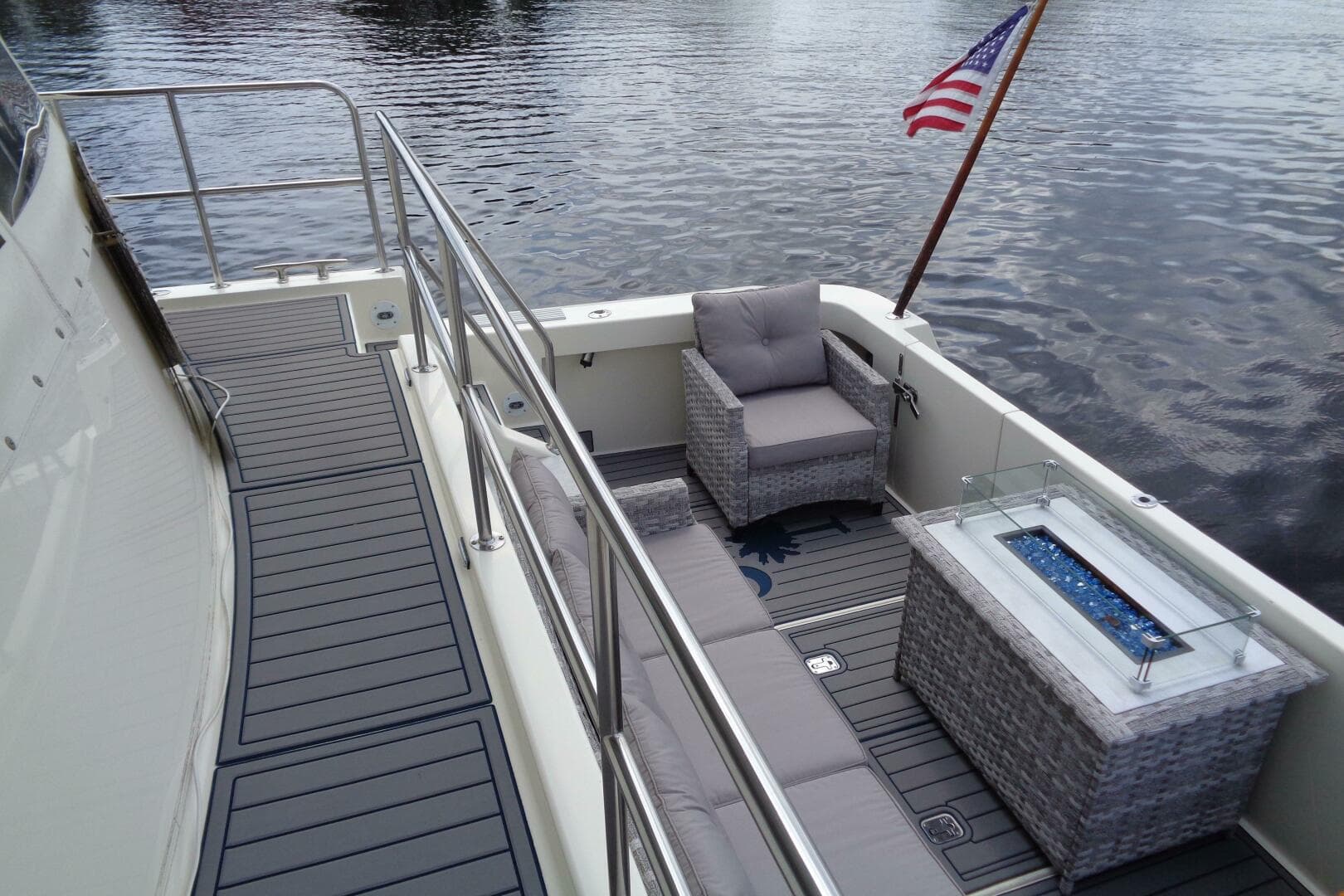 1987 Hatteras 70 Cockpit Motor Yacht