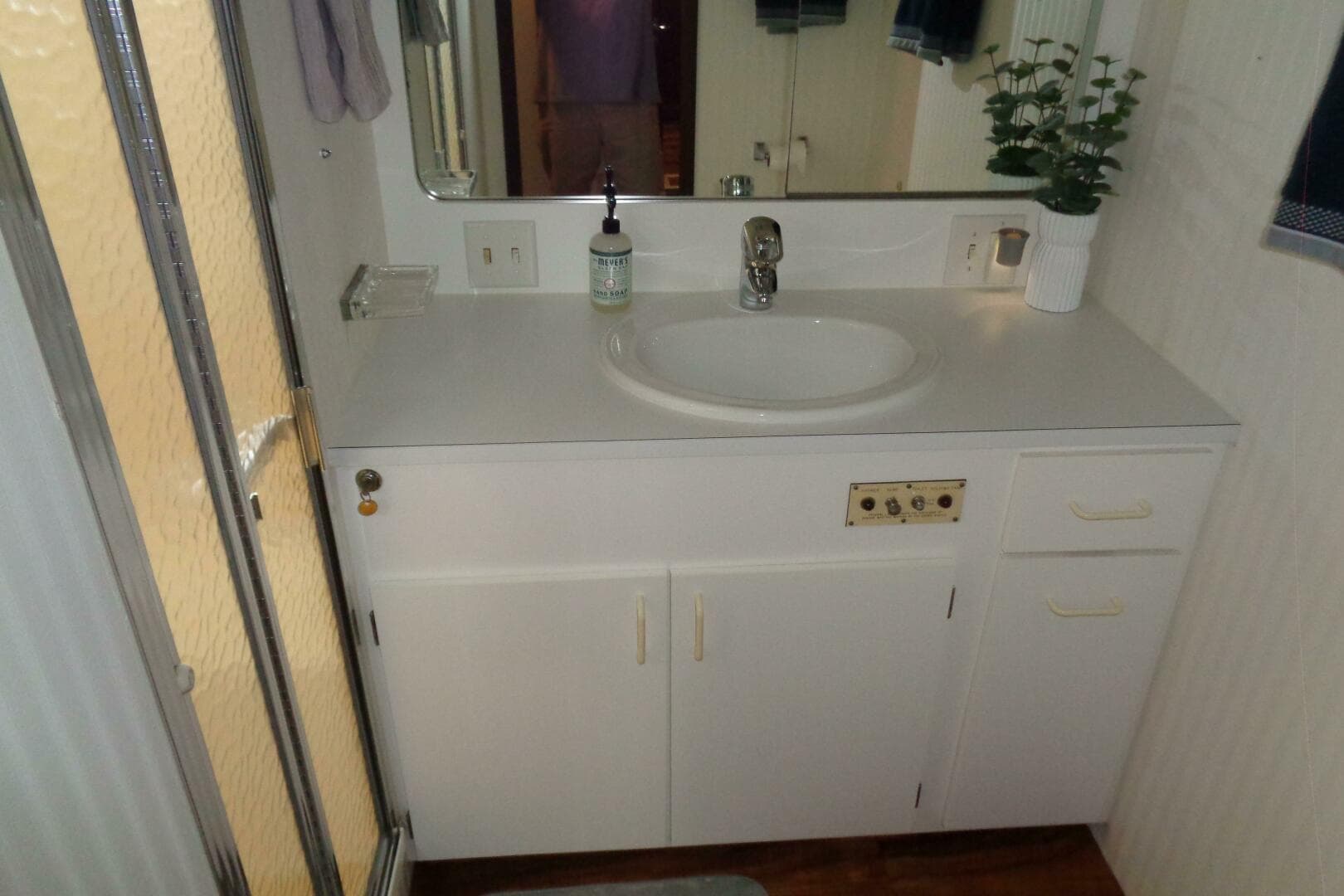 1987 Hatteras 70 Cockpit Motor Yacht