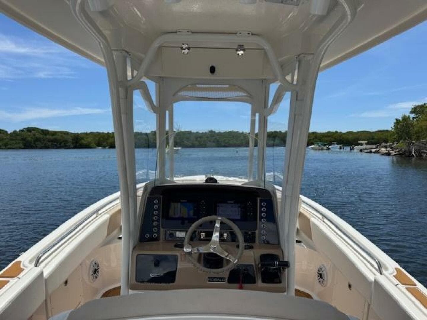 2021 Robalo R242 Center Console