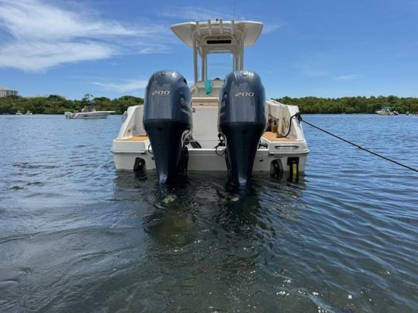 2021 Robalo R242 Center Console