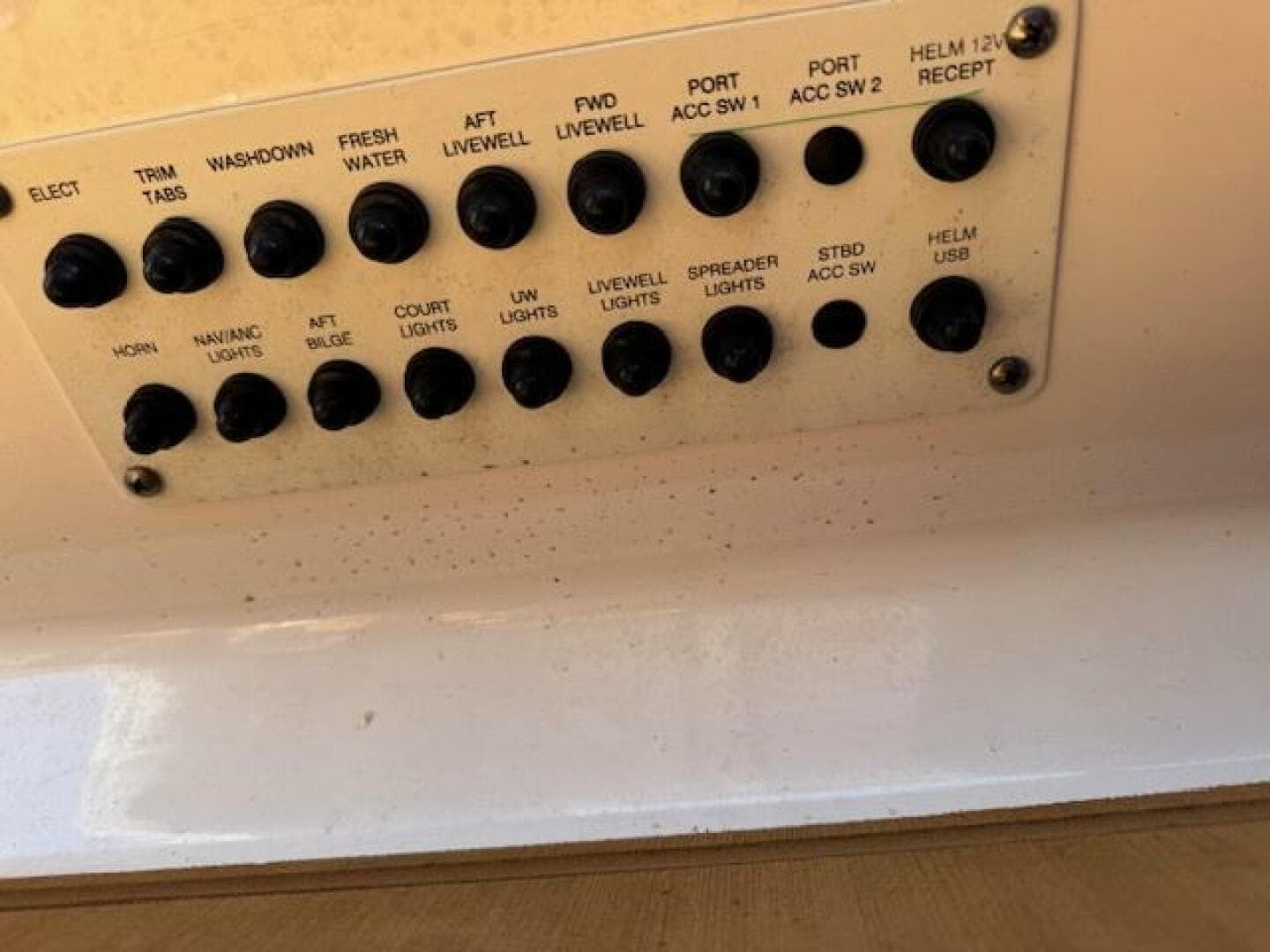 2021 Robalo R242 Center Console