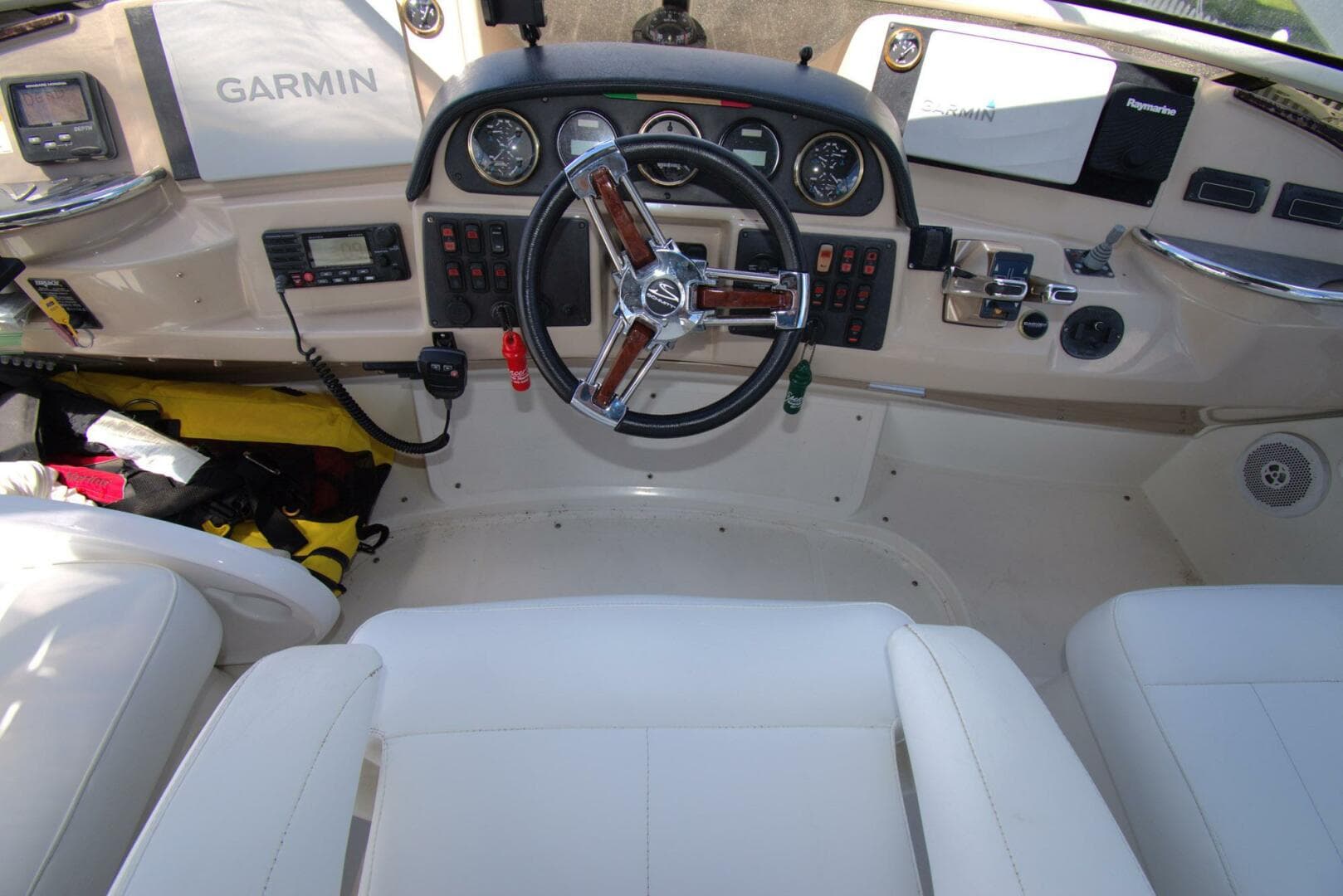2005 Carver 444 Cockpit Motor Yacht