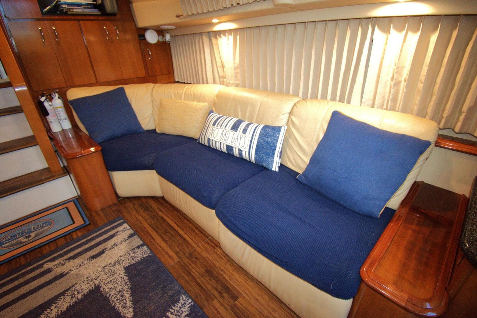 2005 Carver 444 Cockpit Motor Yacht