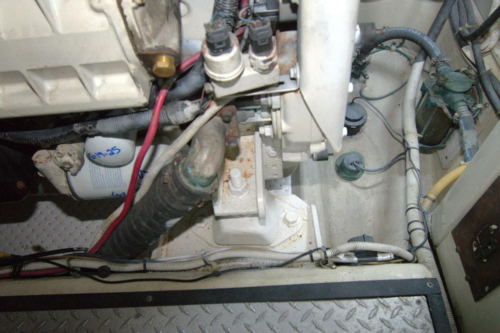 2005 Carver 444 Cockpit Motor Yacht