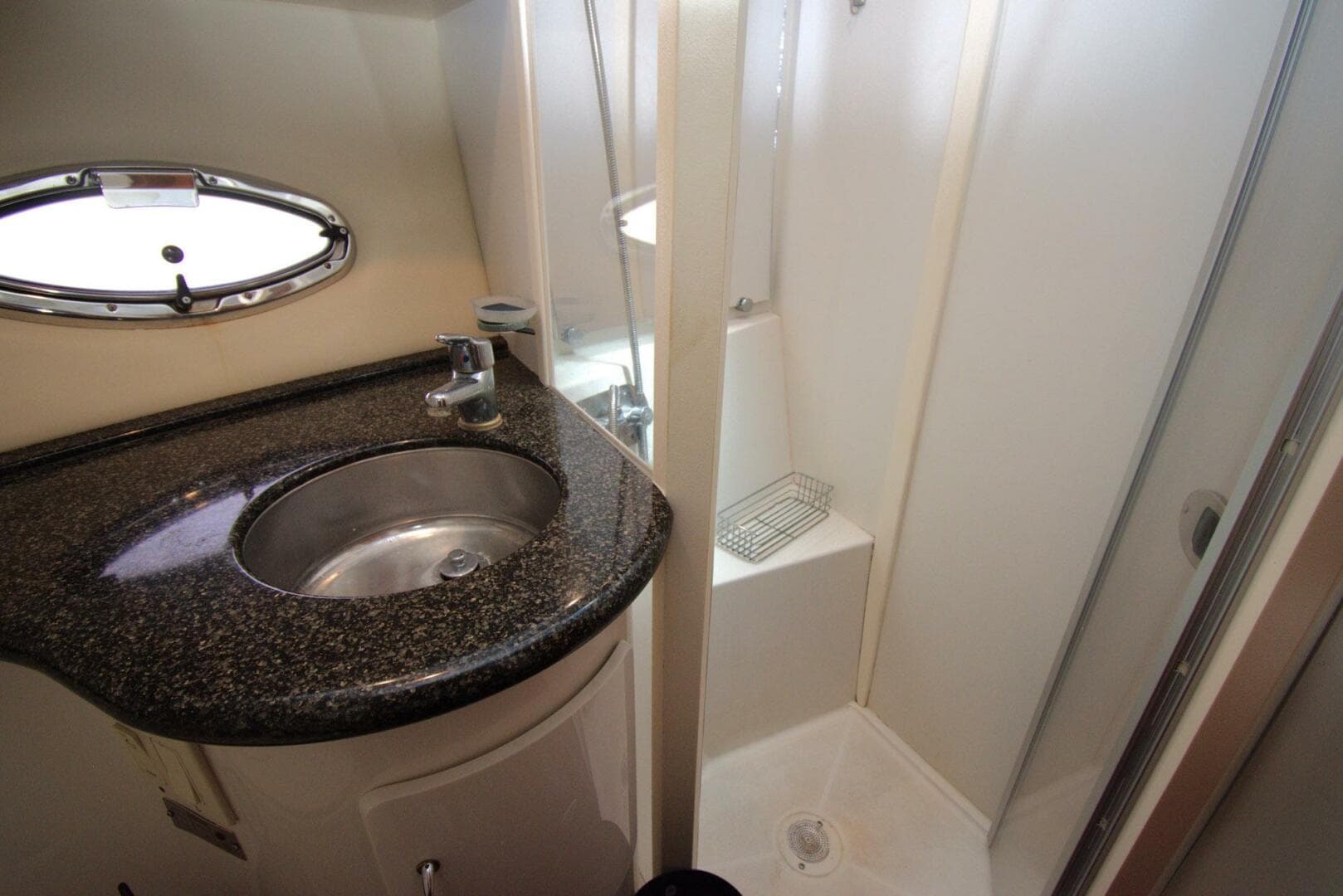 2005 Carver 444 Cockpit Motor Yacht