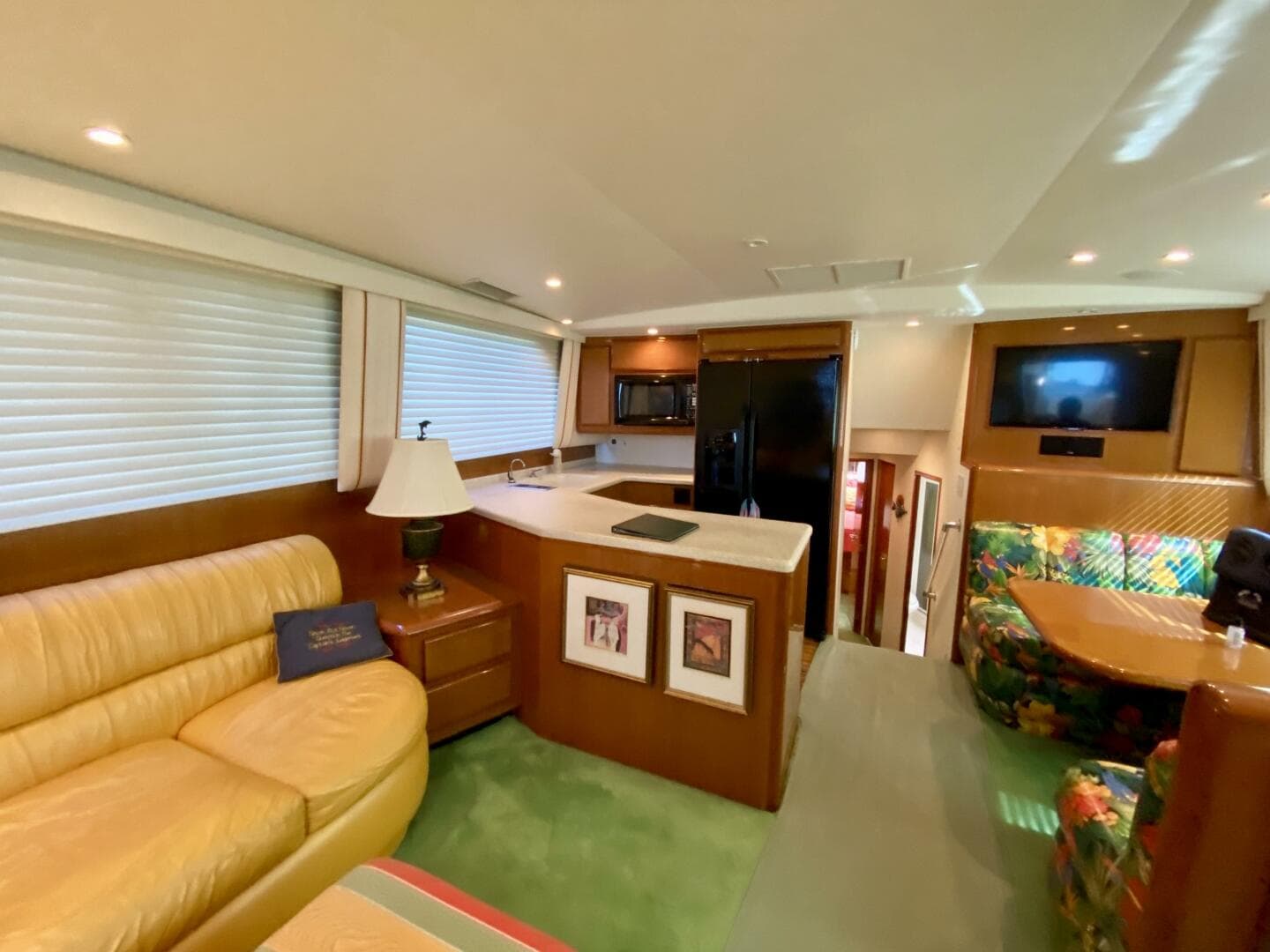 05. Salon. 01 From Entrance