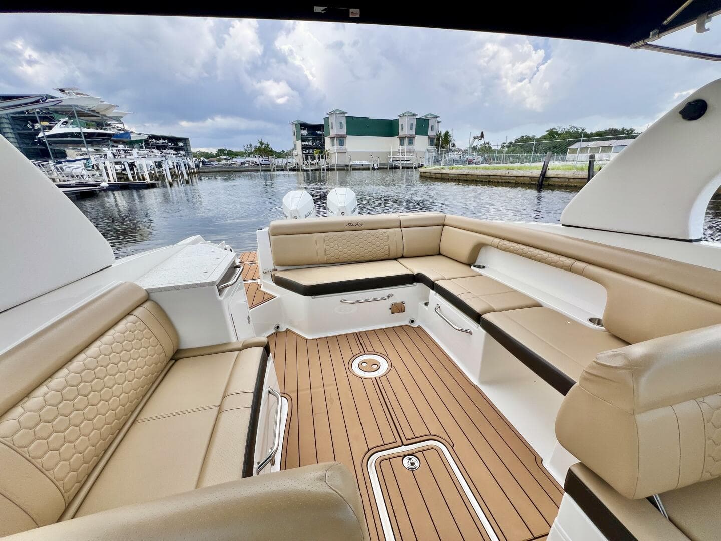 2019 Sea Ray SDX 290 OB