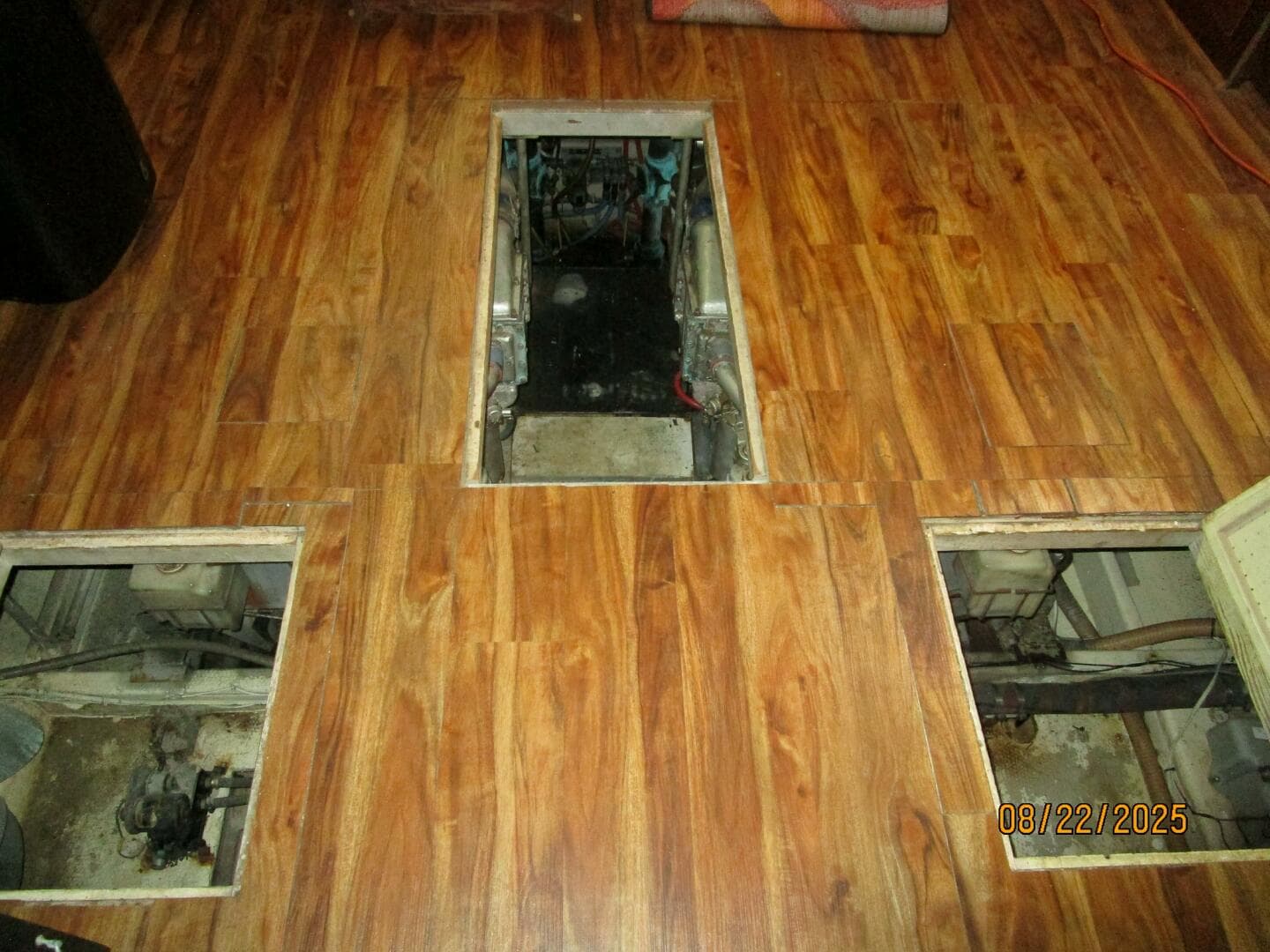 44' Viking engine room access