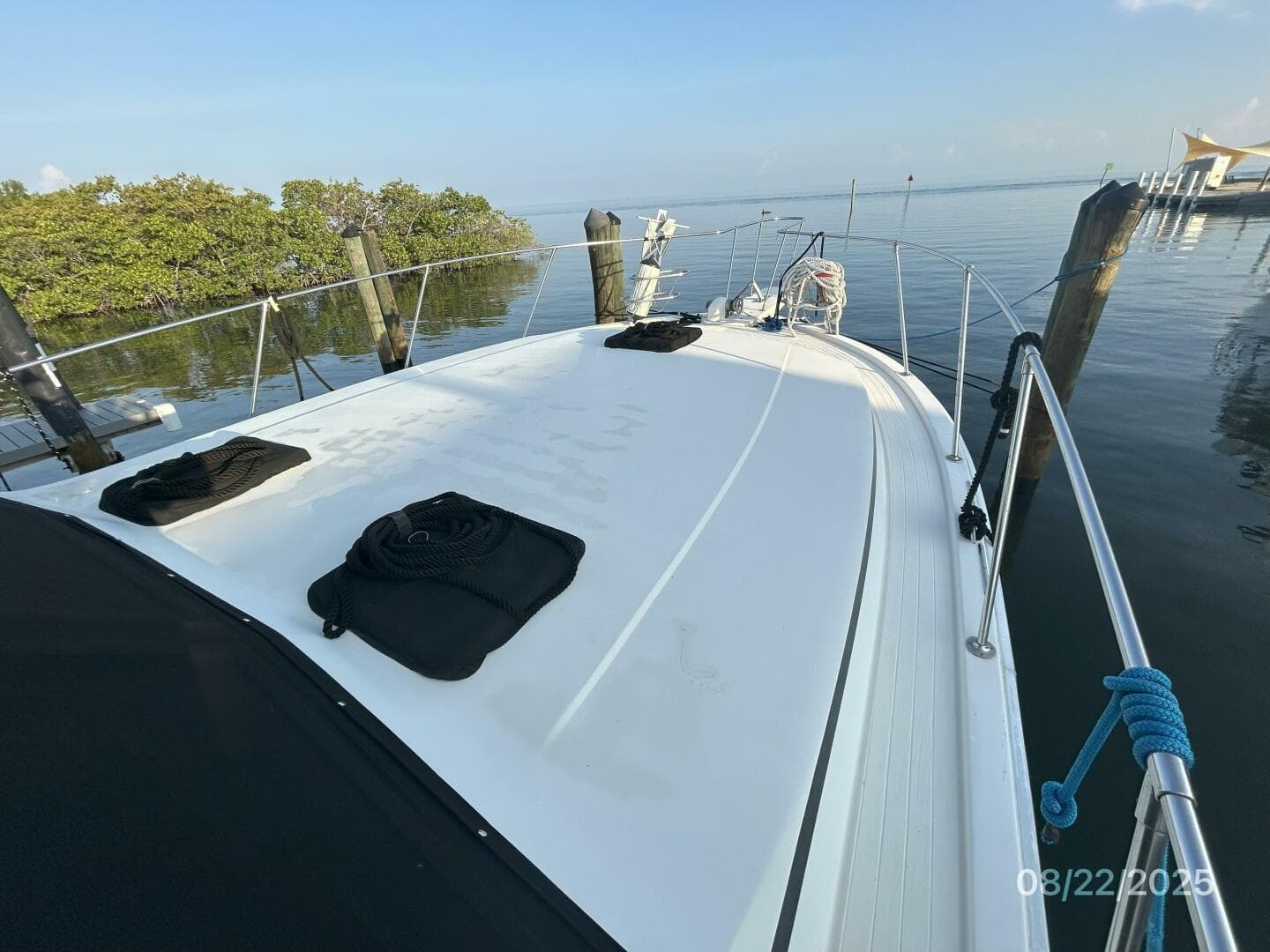 44' Viking foredeck1