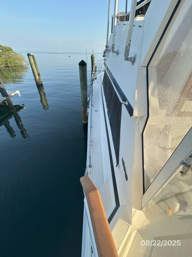 44' Viking port side deck2