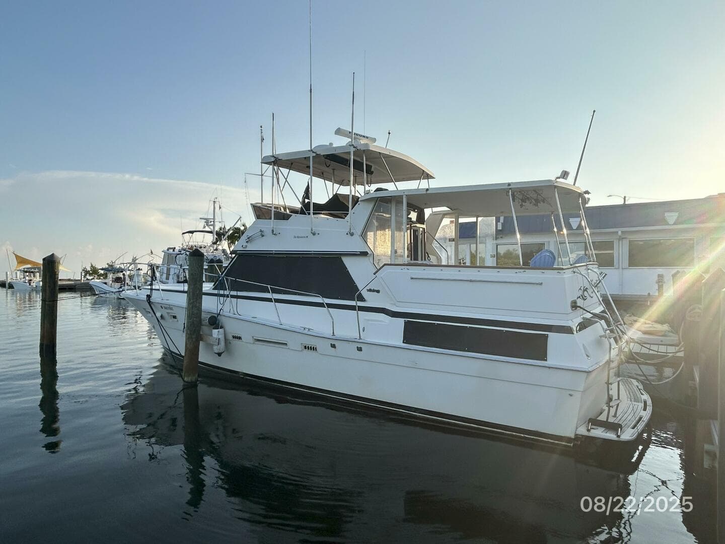 44' Viking port aft profile