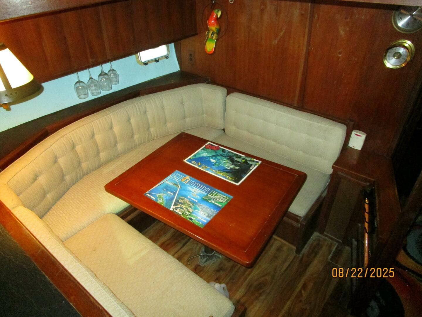 44' Viking dinette1